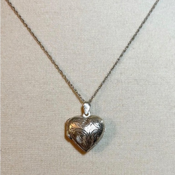 Vintage gorgeous sterling silver locket. Chain length 9”. Mother’s Day - Picture 5 of 6